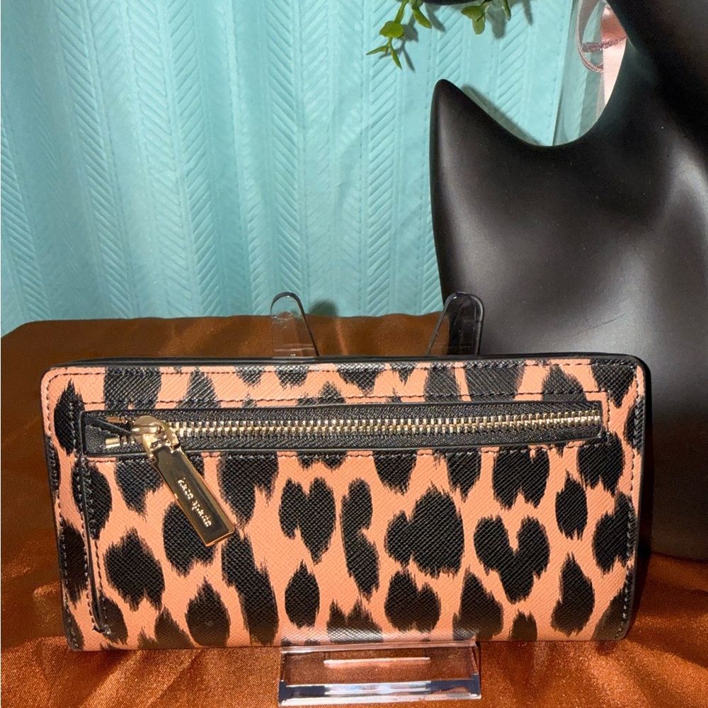 kate spade Leopard Print Zip Around Wallet in Black and Peach - Picture 4 of 6
